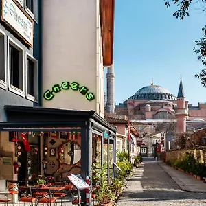 https://cheers-hostel.istanbul-turkeyhotels.com